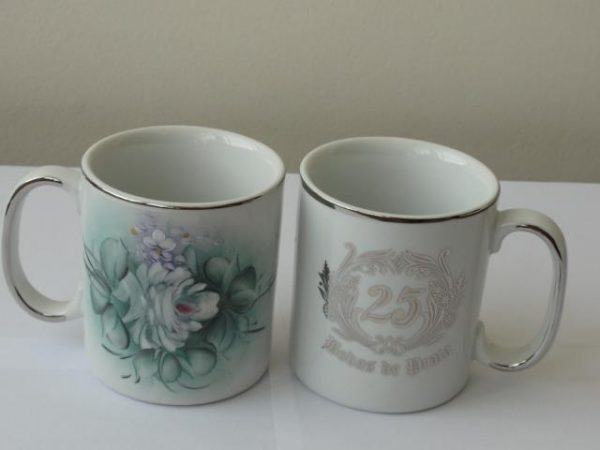 Jg de Canecas em Porcelana - Bodas de Prata