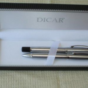 Conjunto de Caneta Esferográfica e Roller