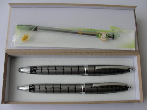 Conjunto de Caneta Esferográfica e Roller