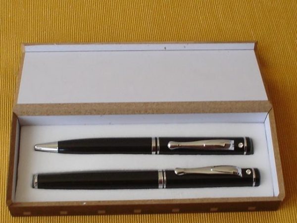 Conjunto de Caneta Esferográfica e Roller