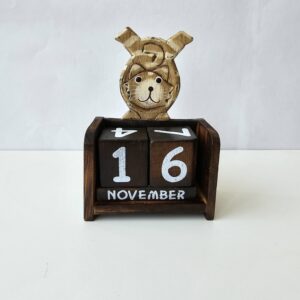 Calendario em Madeira Gato