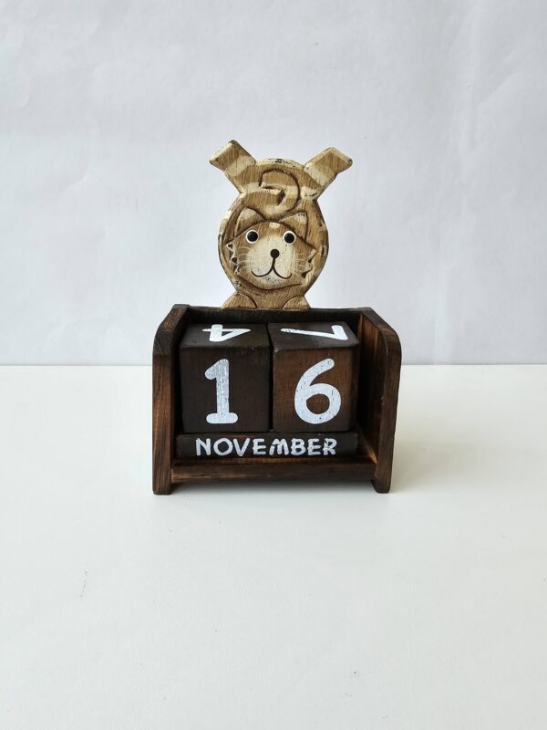 Calendario em Madeira Gato